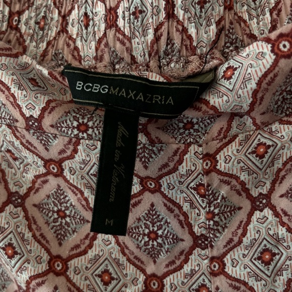 BCBGMAXAZRIA Patterned Shorts - Picture 3 of 5